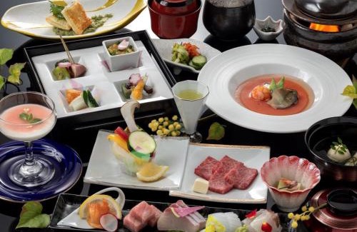 Ureshino Hotel | Experience Comfort at Ureshino Motoyu with Hot Tub & Breakfast
