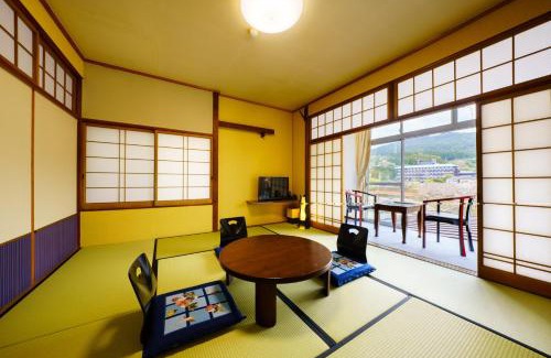 Ureshino Hotel | Relax at Ureshino Onsen Kotobukiya: Hot Tub & Breakfast