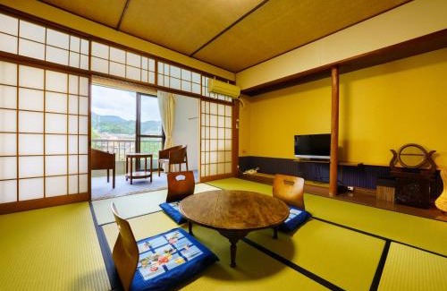 Ureshino Hotel | Relax at Ureshino Onsen Kotobukiya: Hot Tub & Breakfast