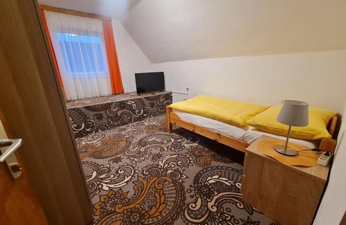Modriach Apartment | Cozy Landgasthaus in Modriach: Pet and Child Friendly