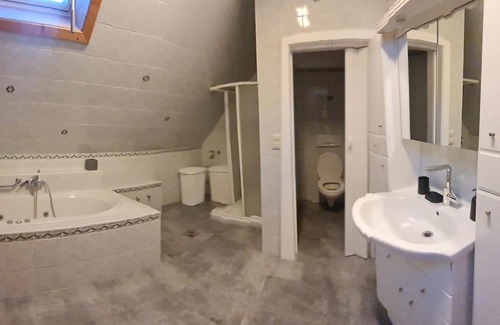 Modriach Apartment | Cozy Landgasthaus in Modriach: Pet and Child Friendly