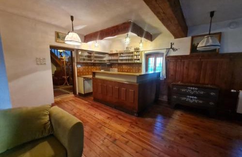 Modriach Apartment | Cozy Landgasthaus in Modriach: Pet and Child Friendly
