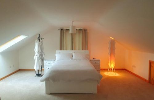 Newry House | Top-Rated Urkers' Guest Accommodation for Families