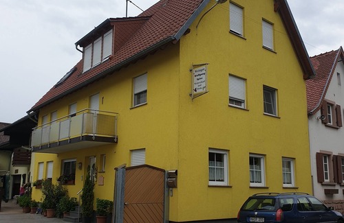 Neustadt-Duttweiler Apartment | Experience Vineyard Life with Pool & Breakfast Included