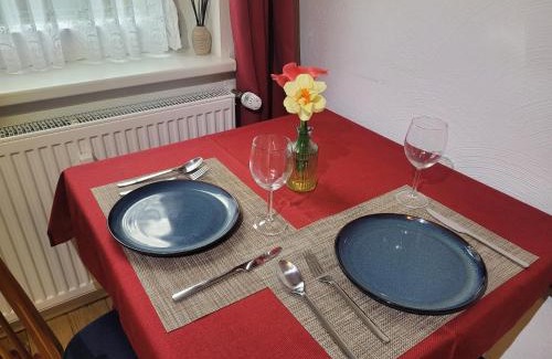 Boppard Apartment | Relaxing Retreat by the Rhine: Ferienwohnung with Garden