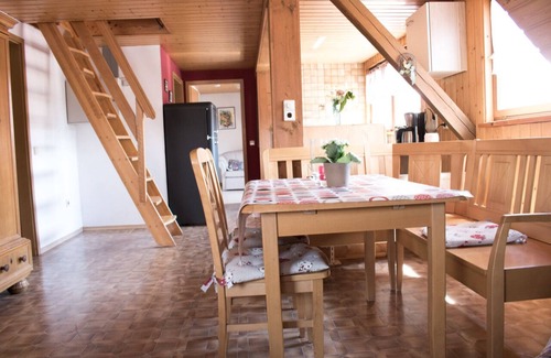 Leutershausen Apartment | Relaxing Farm Stay with Ocean View & Breakfast Included