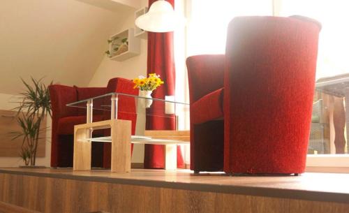 Trebatsch Apartment | Experience Tranquil Getaways with Alpakas and Hot Tub