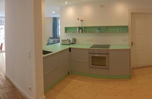 Thalkirchdorf Apartment | Perfect Getaway for Sun Seekers with Family-Friendly Amenities