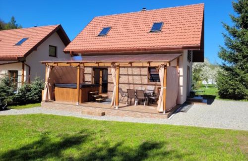 Lesko House | Tranquil Urocza Kryjówka with Spa & Family Amenities