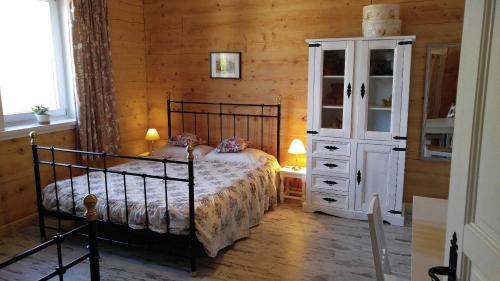 Hajnowka House | Delightful Uroczysko Sosnówka: Family-Friendly Retreat