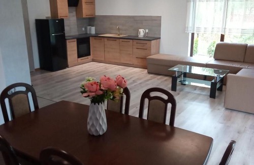 Nowa Sol House | Idyllic Lakeside Cabin with Family and Pet-Friendly Perks