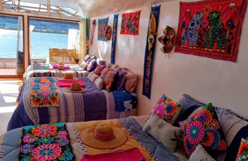 Puno Hotel | Discover Uros TITIKAKA Lodge: Pet-Friendly Oceanfront Stay