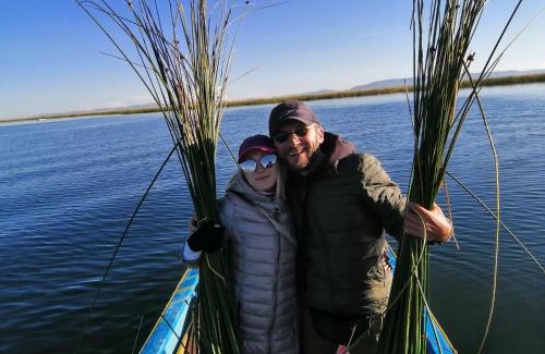 Puno Hotel | Pet-Friendly Urosfood & Titiqaqa Lodge with Pool & Breakfast