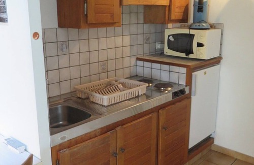 Behobie Apartment | Charming URRUGNE Studio with Mezzanine and Spa Amenities