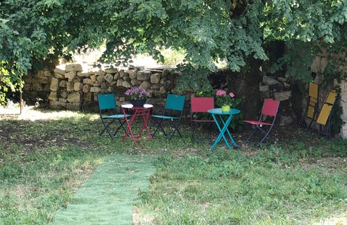 Saint-Emilion Apartment | Discover Ursulines Garden in the Heart of Saint-Émilion