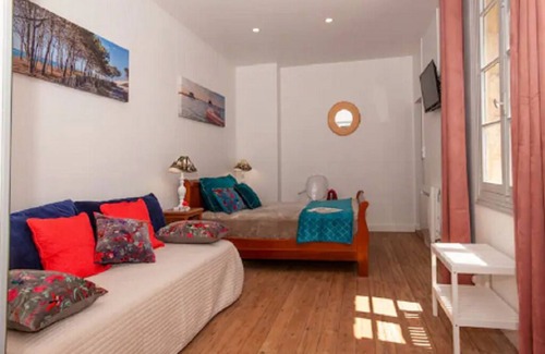Saint-Emilion Apartment | Discover Ursulines Garden in the Heart of Saint-Émilion