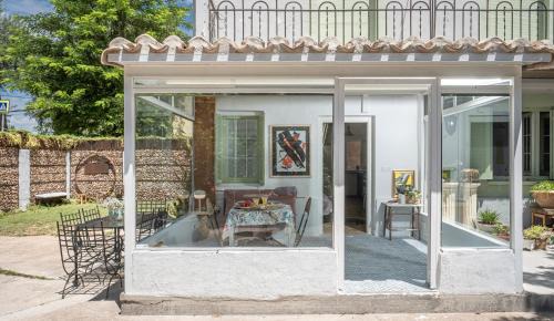 Urunuela House | Relax in Uruñuela: A Garden Retreat Among Vineyards