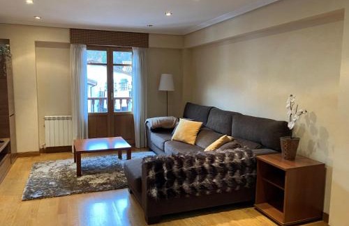 Goizueta Apartment | Guest Rated 9.5: Urumea Apartamento with Breakfast Included