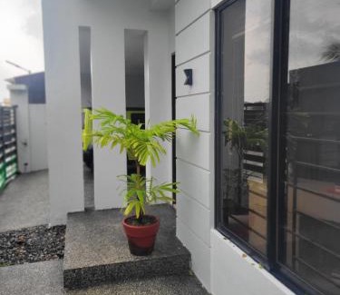 Mandurriao House | US 150 daily for furnished HOUSE and brand new CAR in Exclusive Neighborhood