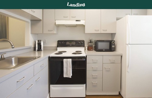 Clarkston Apartment | Modern Apartment in Prime Location with Family-Friendly Amenities