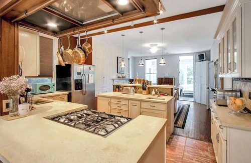Nyack House | US OPEN "The Stable" A Charming 3-bedroom house in Nyack with a TENNIS COURT