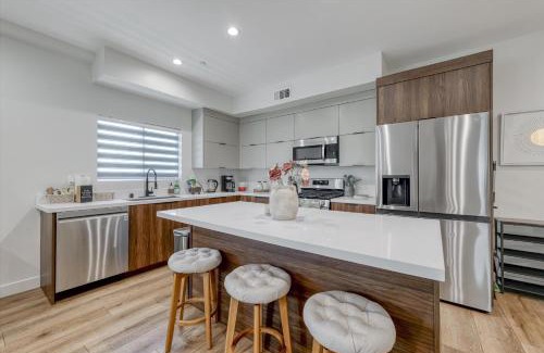 Sherman Oaks House | LA Haven Spacious Townhome