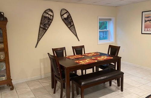 Duxbury House | Walking distance to all the pubs and restaurants Waterbury offers!