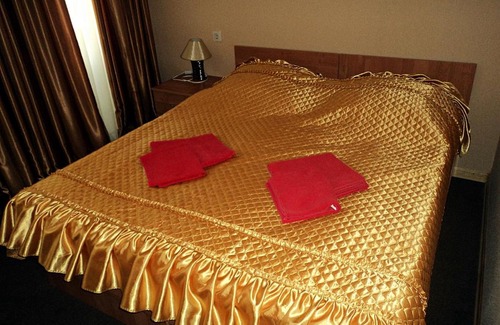 Navashino Hotel | Pet-Friendly Stay at Usadba Navashino with Breakfast Included
