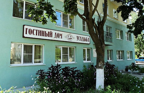 Navashino Hotel | Pet-Friendly Stay at Usadba Navashino with Breakfast Included