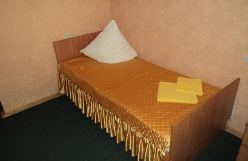 Navashino Hotel | Pet-Friendly Stay at Usadba Navashino with Breakfast Included