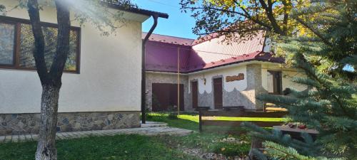 Snidavka House | Discover Usadba Okhotnichiy Dvor: Top-Rated Pet-Friendly Stay