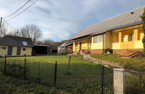 Mlynarovce House | Family-Friendly Usadlosť pri lúke with 9/10 Guest Rating