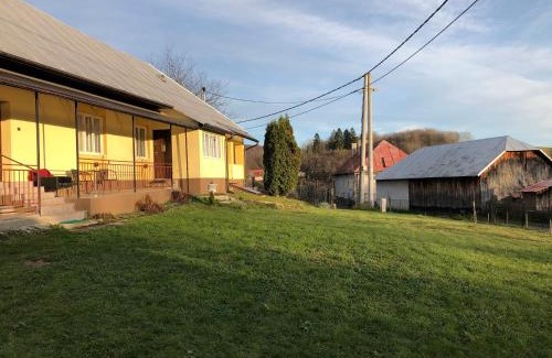 Mlynarovce House | Family-Friendly Usadlosť pri lúke with 9/10 Guest Rating