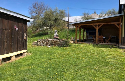 Mlynarovce House | Family-Friendly Usadlosť pri lúke with 9/10 Guest Rating