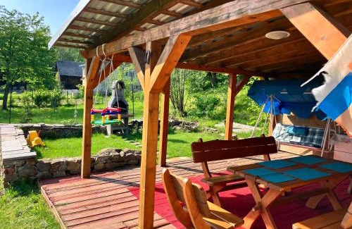 Mlynarovce House | Family-Friendly Usadlosť pri lúke with 9/10 Guest Rating