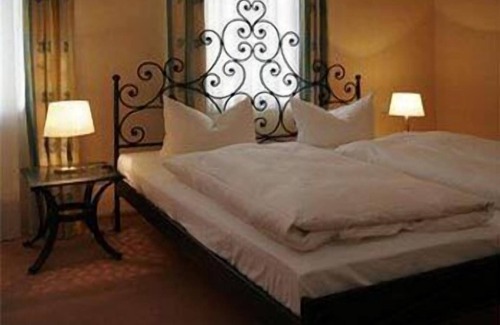 Zinnowitz Hotel | Elegant Usedom Palace Hotel: Spa, Pool, and Family Friendly