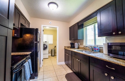 University House | USF Hideaway: Pet-Friendly Home with Fenced Backyard