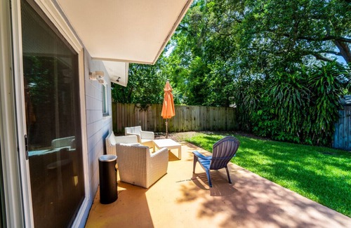 University House | USF Hideaway: Pet-Friendly Home with Fenced Backyard