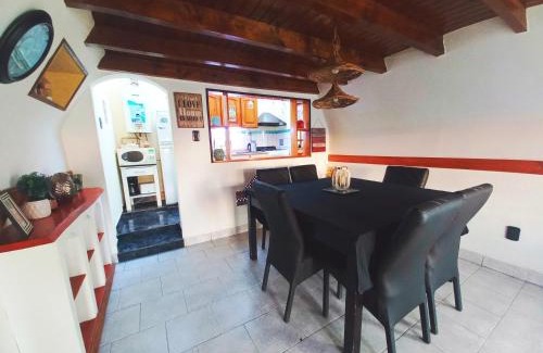 Province of Tierra del Fuego House | Pet-Friendly Ushuaia Cabin with 3 Bedrooms & High Ratings