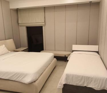 Jumeira 3 Apartment | Stylish 5-Bedroom Apartment at JBR Walk with Pool Access