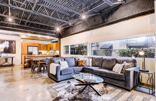 Central East Austin Condo | Stylish 6th St Condo Near Downtown & Iconic E Austin Bars