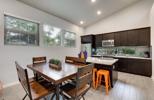 Govalle House | Convenient Stay Near Downtown with Family-Friendly Amenities