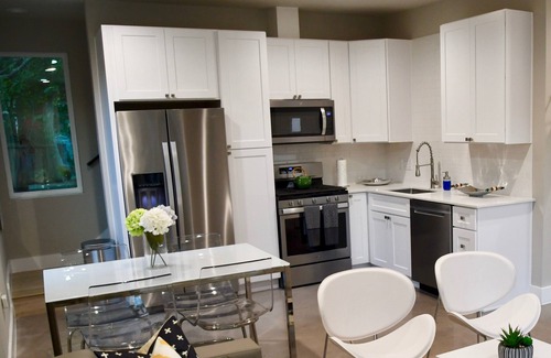 Hancock House | Experience Comfort with Free Breakfast & Late Checkout