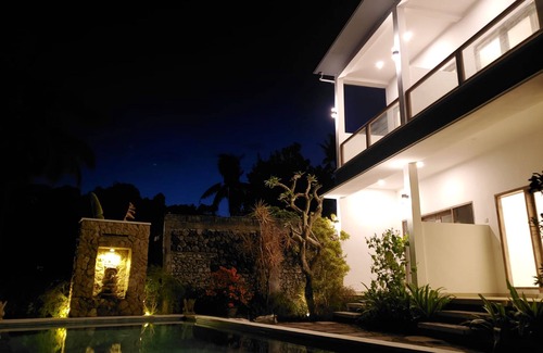 Candi Dasa Villa | Beachfront Utama Villas: Family-Friendly with Pool & Breakfast