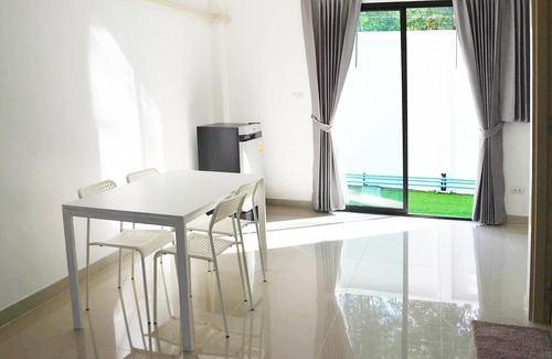 Suan Luang Apartment | Pet-Friendly UTD Loft with Kitchen & Breakfast Included