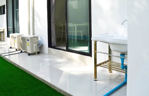 Suan Luang Apartment | Pet-Friendly UTD Loft with Kitchen & Breakfast Included