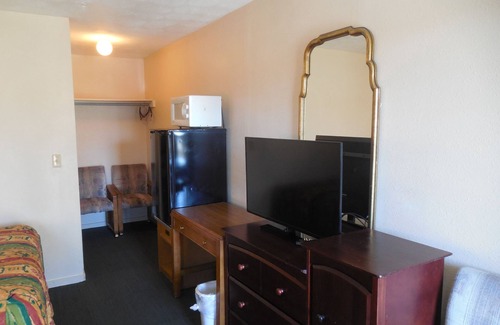 Fountain Hotel | Comfortable Ute Motel: Family-Friendly Stay with Breakfast