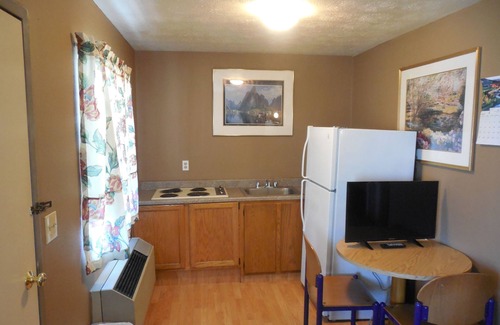 Fountain Hotel | Comfortable Ute Motel: Family-Friendly Stay with Breakfast