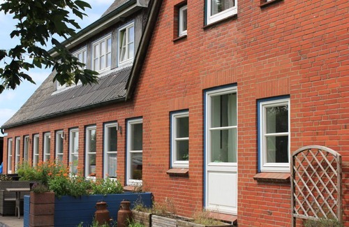 Garding Apartment | Discover Utholm - Korndeichhof with Ocean Views & Family Comfort
