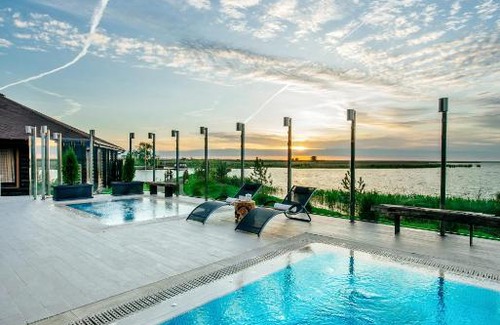 Zolotarevskoe Resort | Utkino Country House: 5-Star Retreat with Ocean Views